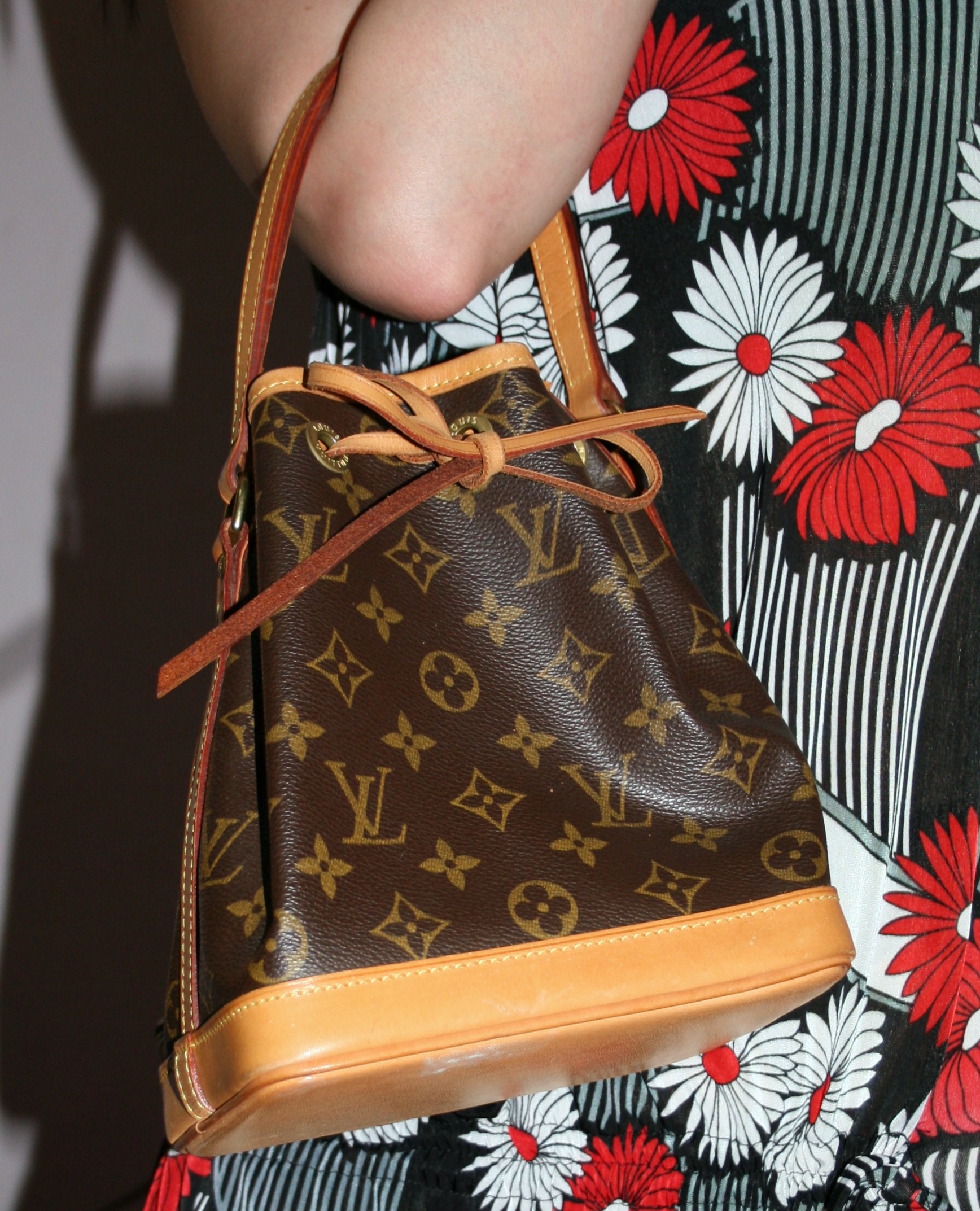 Louis-Vuitton-Monogram-Mini-Noe-Shoulder-Bag-M42227